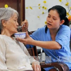 GIÚP VIỆC CHĂM ÔNG BÀ